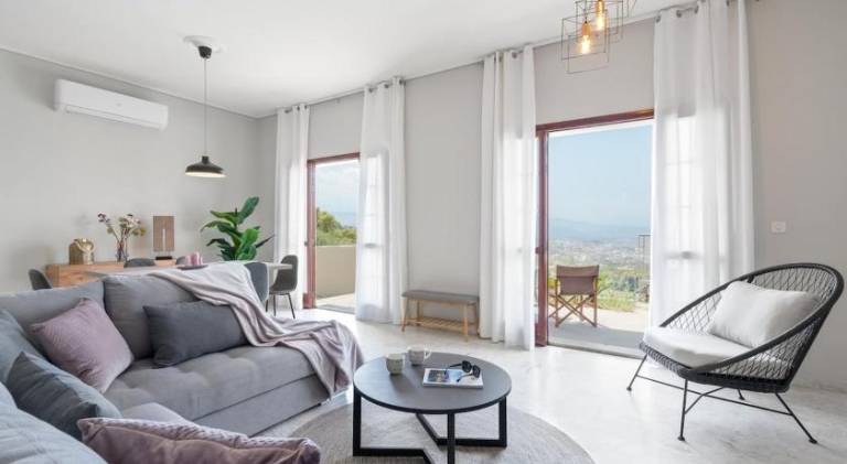 Fully equipped house with patio, garden & jacuzzi | Good for workation | Dogs allowed in Chania