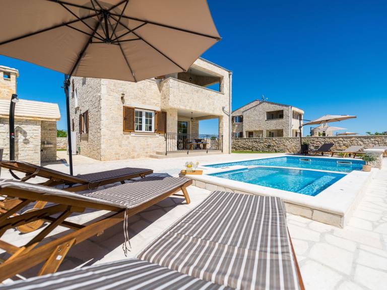 Neue Steinvilla mit beheiztem Pool in Strandnähe — photo 3