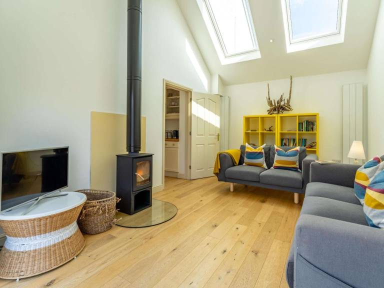 Fully equipped cottage with patio, hot tub & garden | Pets allowed — photo 3