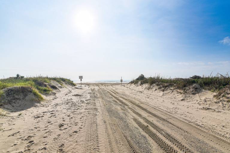 'The Beach House' Bolivar Peninsula Family Getaway — photo 2