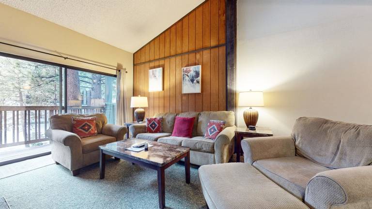 Beautiful condo with hot tub, sauna & pool | Close to the ski | Pets are welcome — photo 4
