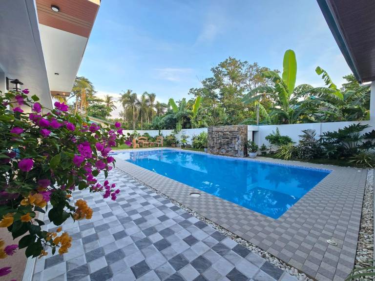 Villa with garden, pool & barbeque | Suitable for remote work in Bolinao