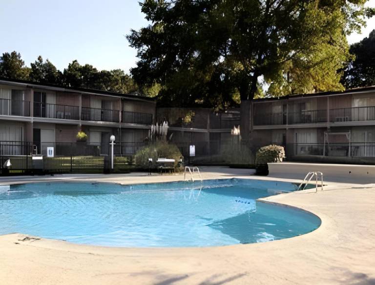 Super 8 by Wyndham Macon GA — photo 5