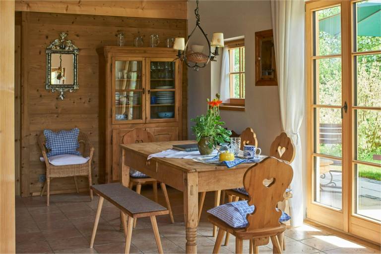 Swiss pine house with garden near Hochries — photo 4