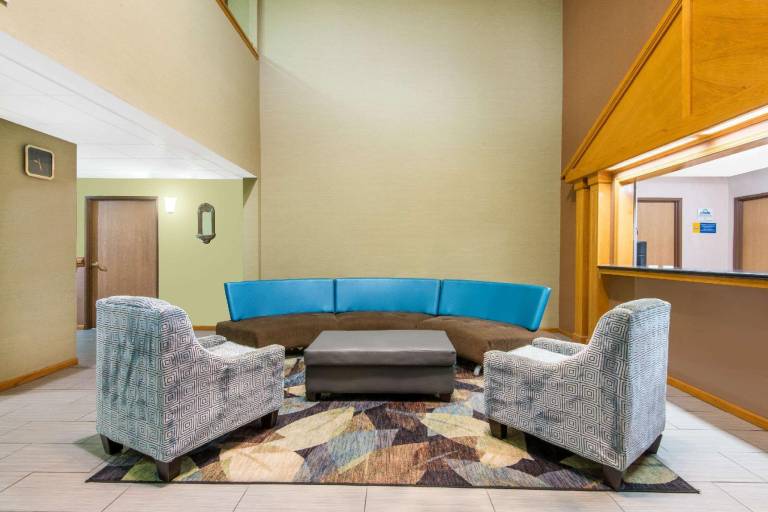 Days Inn & Suites by Wyndham Wichita — photo 2