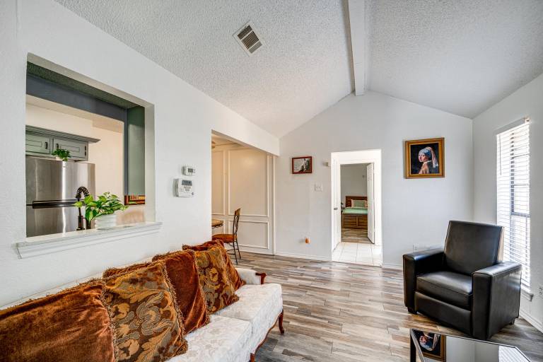Explore the City w Ease Quiet East Dallas Base