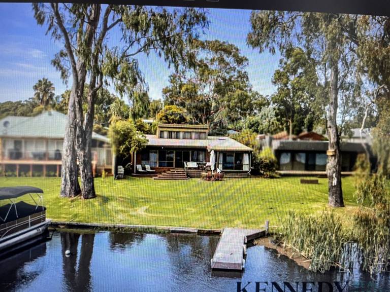 Holiday Houses & in Corowa from 84 HomeToGo
