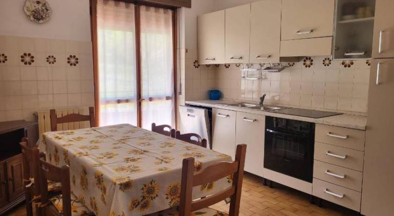 Rental apartment with BBQ, yard & terrace — photo 5