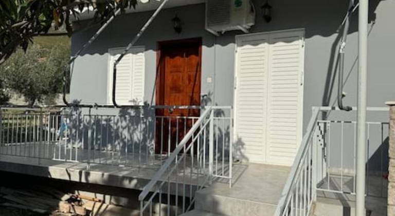 Holiday apartment with 1 room for 4 persons in Loutraki-Agioi Theodoroi