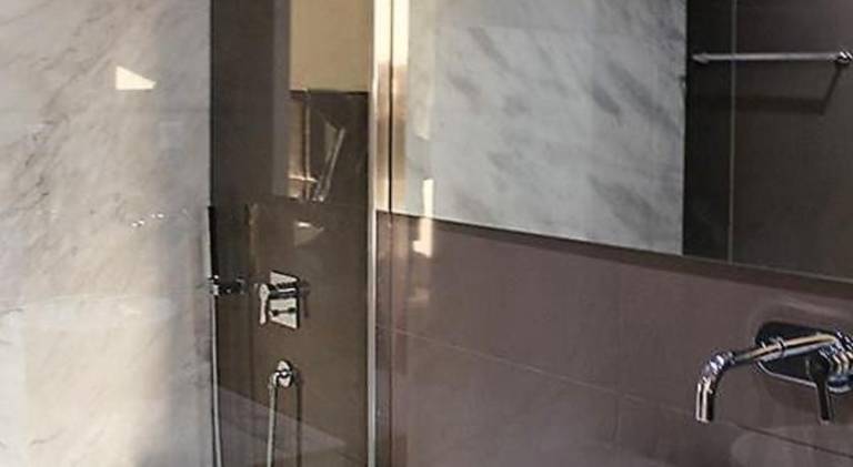 Luxury 3 Bedroom Penthouse With Private Garage — photo 2