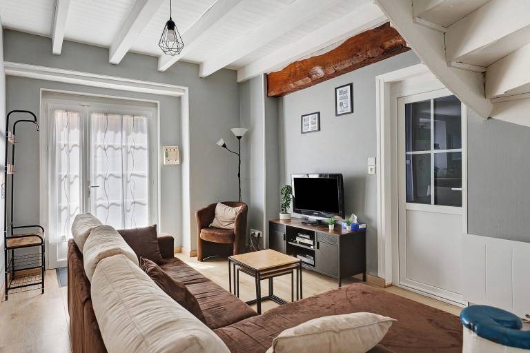 Child-friendly pleasant cottage with fast internet, yard & grill | Perfect for remote work | Pet-friendly — photo 2