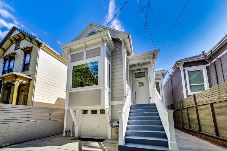 House  Oakland