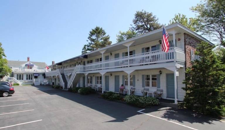 Motel  Pine Point