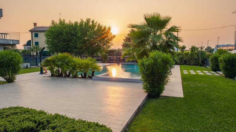 Rental apartment with yard & pool | Garden view in Pozzolengo