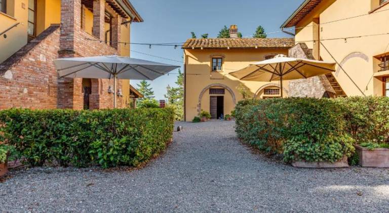 Charming holiday apartment with patio, garden & pool | Pet-friendly — photo 4