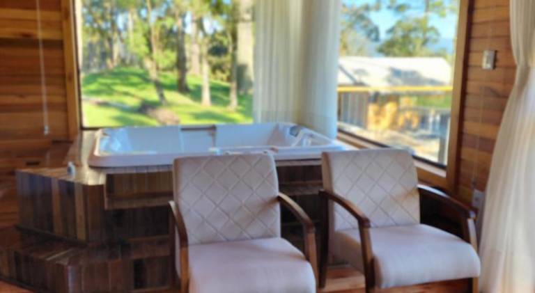 Lodge with jacuzzi & yard in Urubici