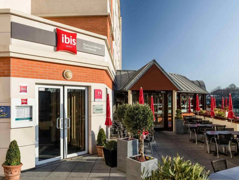 Ibis Paris La Defense Courbevoie in Puteaux