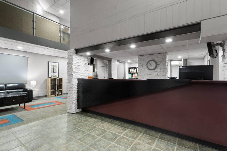 Travelodge by Wyndham Grande Prairie — photo 4