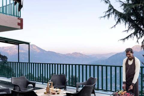 Lion's Den, Terrace Wing 4 BD Villa, cook & staff — photo 4