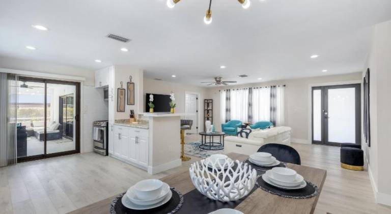 Charming vacation home with pool | Dogs allowed — photo 2