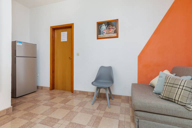 Apartment with barbeque, patio & yard | Beach nearby | Dogs allowed — photo 4