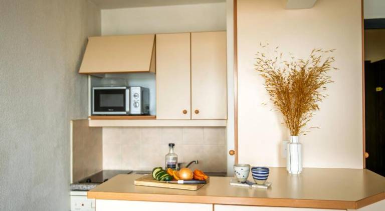 Serviced apartment with terrace & private pool | Beach nearby | Pet-friendly — photo 5