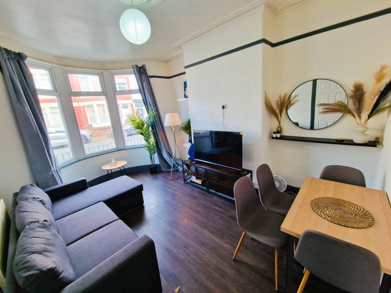 Spacious 4BDR Home Near Anfield & City Centre