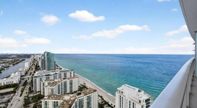 Splendid Resort - Oceanview 1BDR & 1BA Apt Right on the Beach, Heated pool, GYM — photo 5