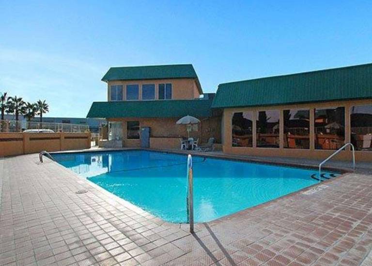 Quality Inn & Suites Airport — photo 2