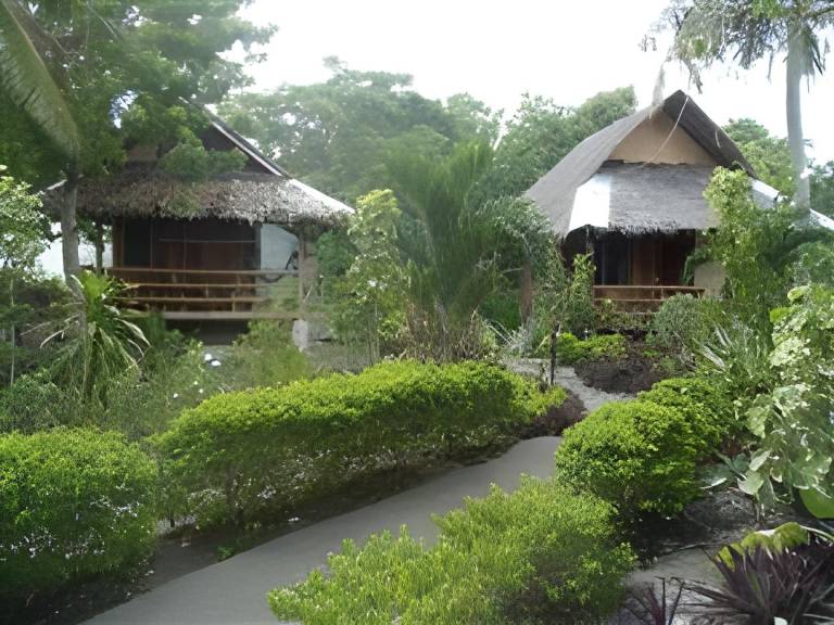 Mayas Native Garden Resort in Moalboal