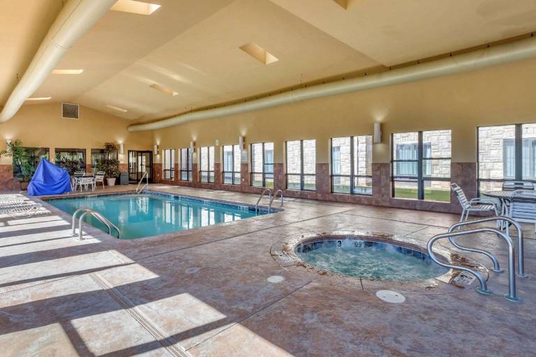 Comfort Inn & Suites Russellville I-40 — photo 2