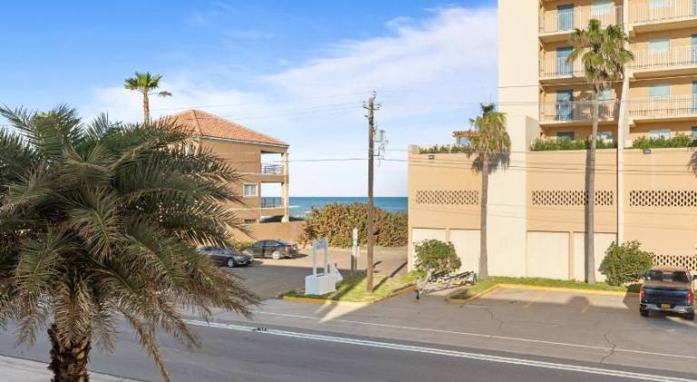 Rental apartment with pool in South Padre Island, TX