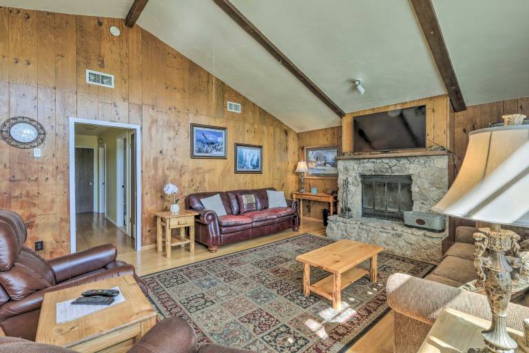 Flagstaff Townhome - Walk to Country Club & Pools! — photo 4