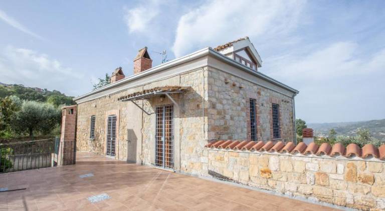 Vacation home with pool, garden & terrace — photo 4