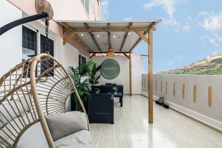 Vacation Home 'Refugio Vacacional' with Sea View, Workspace & Wi-Fi in Santa Cruz de Tenerife