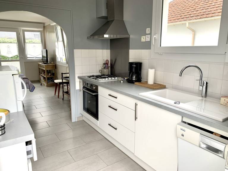 House near beach, 5 sleeps, pets allowed — photo 4