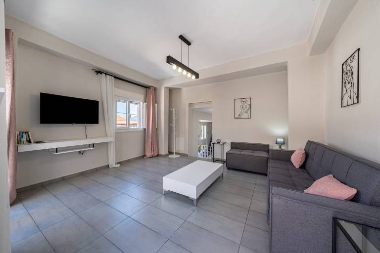 Family-friendly charming vacation home with garden & patio | Mountain view | Pet-friendly in Corfu