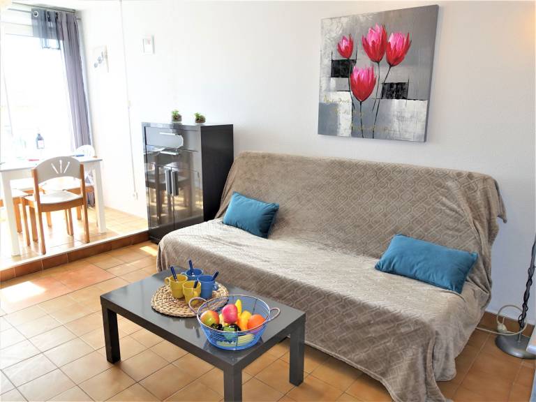 Apartment with pool — photo 2
