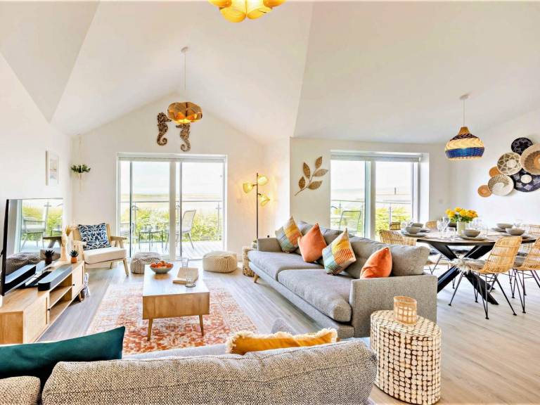 Cottage with yard, barbecue & jacuzzi | Water view in Bideford