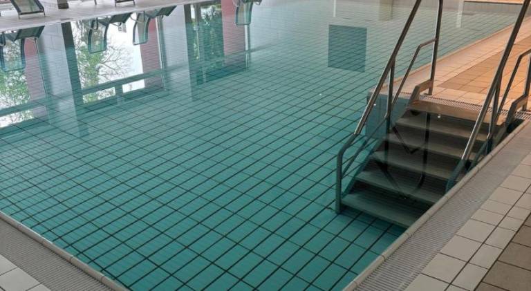 Apartment with pool — photo 3
