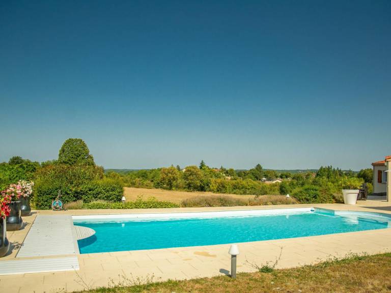 Wonderful house with private pool, patio & yard | Pets allowed — photo 5