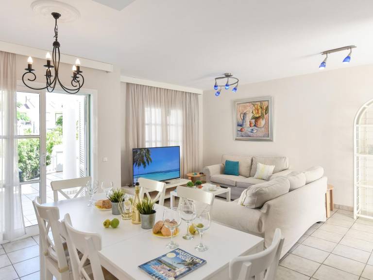 Apartment with yard, pool & terrace | Perfect for remote work — photo 3