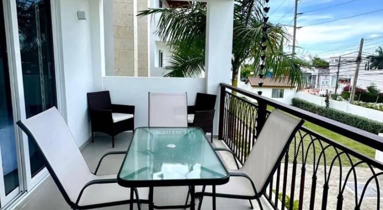Serviced apartment with terrace & pool — photo 3