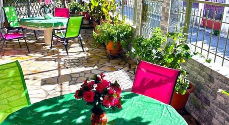 Apartment with garden — photo 3