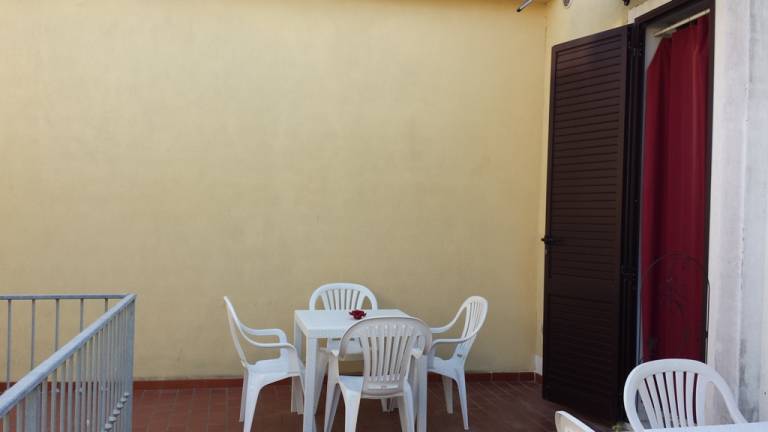 Rental apartment with terrace — photo 2
