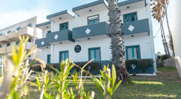 Serviced apartment with patio & yard in Kos
