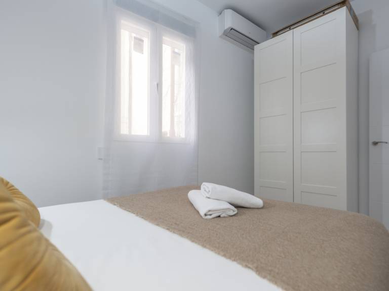 La Latina Apartment, 2 bedrooms, 5 people, air conditioning, Wi-Fi — photo 5