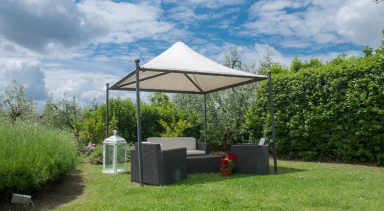 Rental apartment with private pool, patio & garden — photo 4