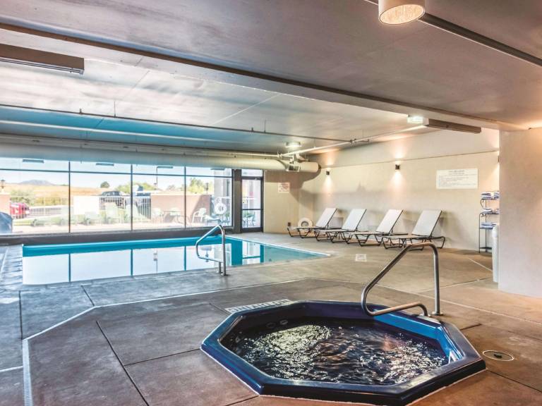 La Quinta Inn & Suites by Wyndham Colorado Springs North — photo 4