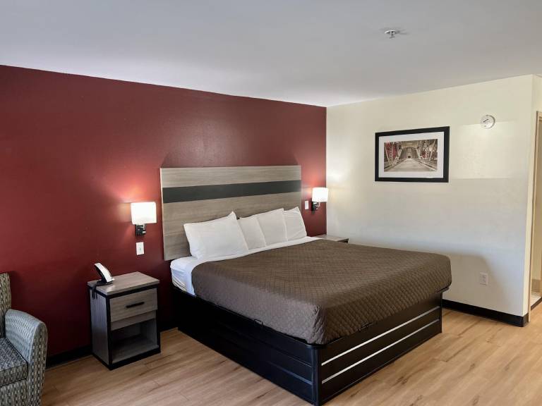 Saffron Inn & Suites — photo 2